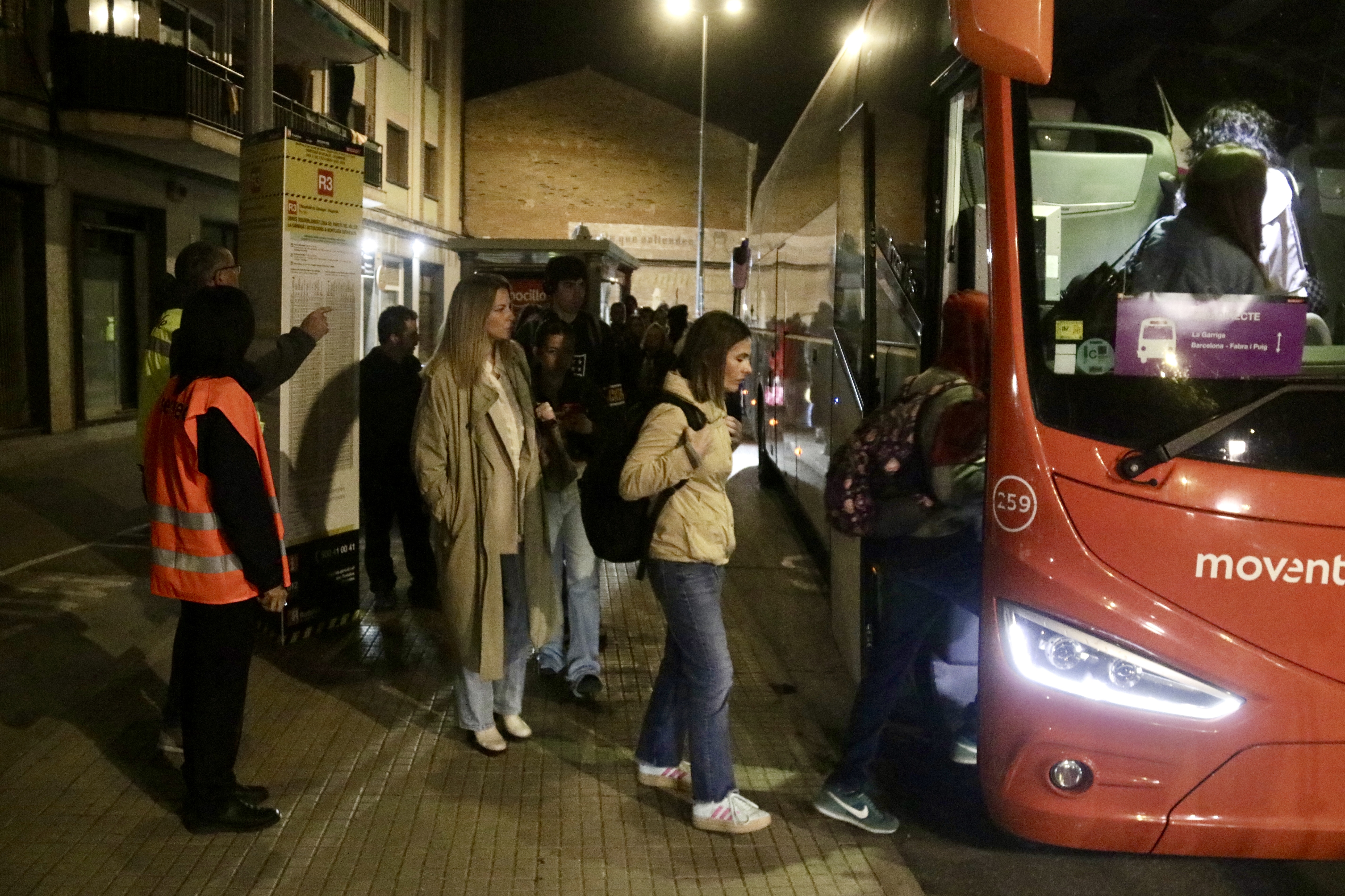 Bus replacement service on the first day of the disruption on R3 line of Rodalies