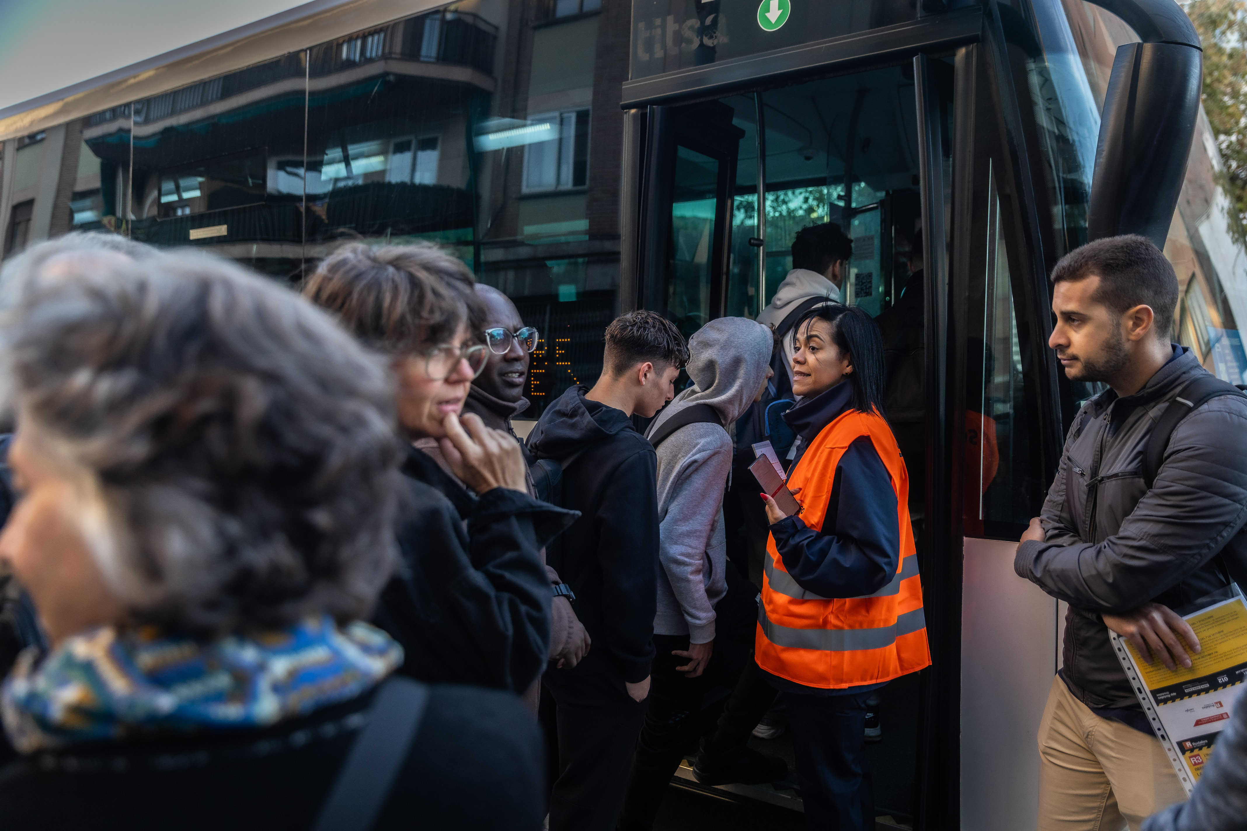 Some of the train passengers getting on a bus due to service disruption at R3 rodalies line