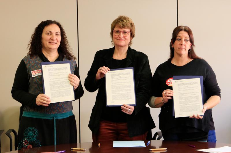 Catalan education minister, Anna Simó, with the CCOO's Teresa Esperabé and UGT's Lorena Martínez