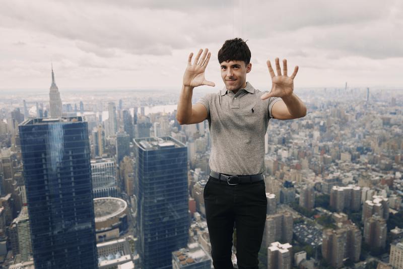 El Mago Pop with New York City behind him