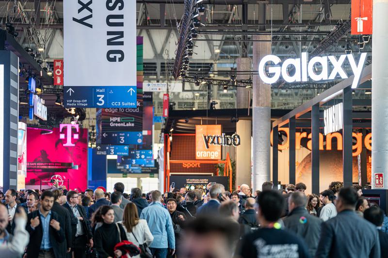A sea of people at the 2023 Mobile World Congress