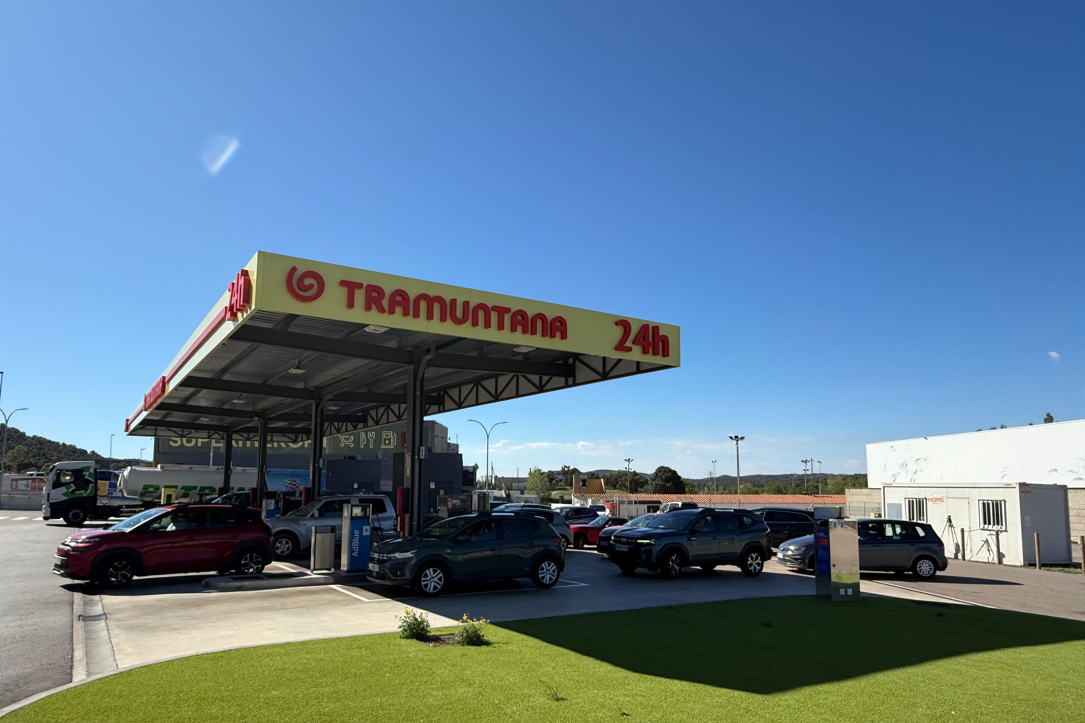 French car lines at a gas station in La Jonquera