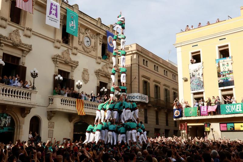 '3 de 10 amb folre i manilles', the iconic human tower consisting of ten tiers with three people on each, performed by the Castellers de Vilafranca group on November 1, 2025