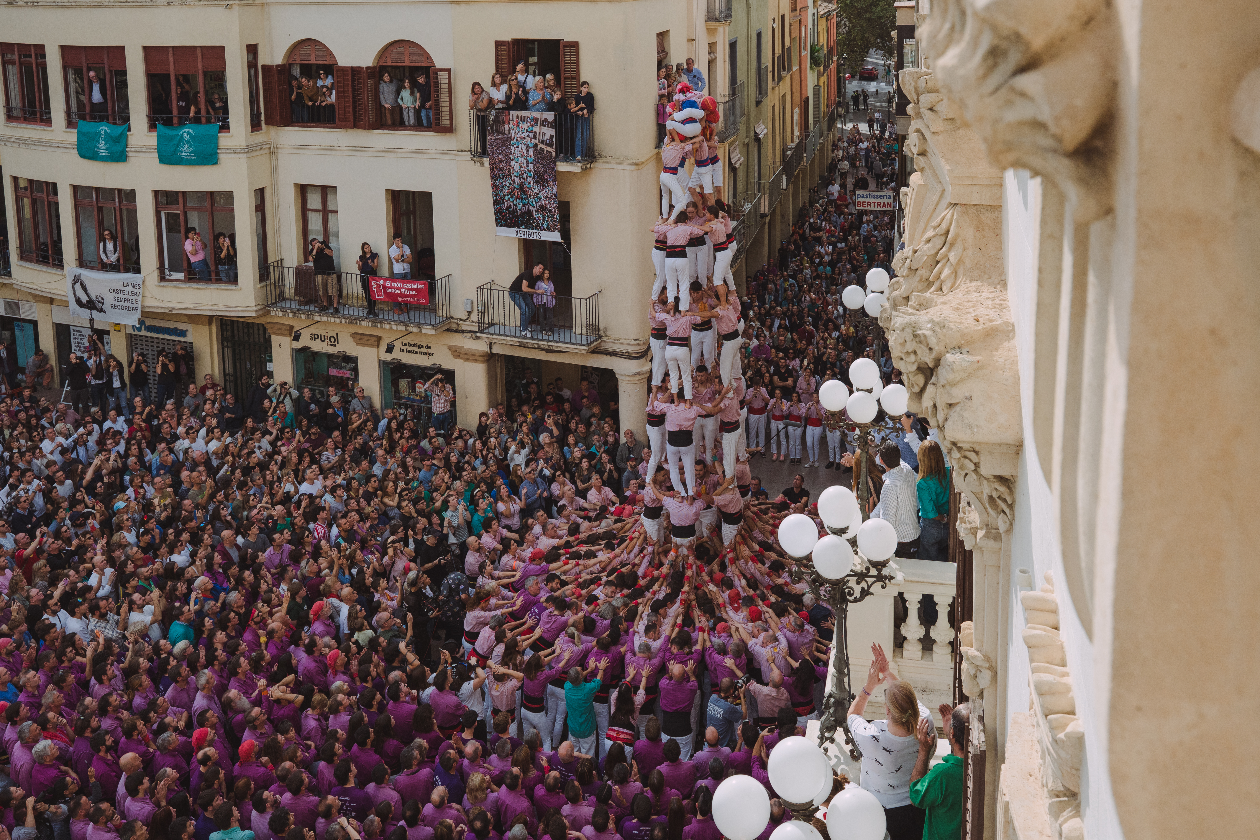 Aerial view of the tower performed by the Xiquets de Tarragona at the 2025 All Saints' Day event.
