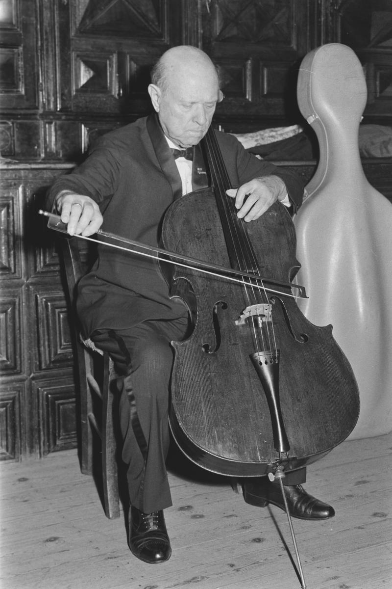 Pau Casals playing the Goffriller cello