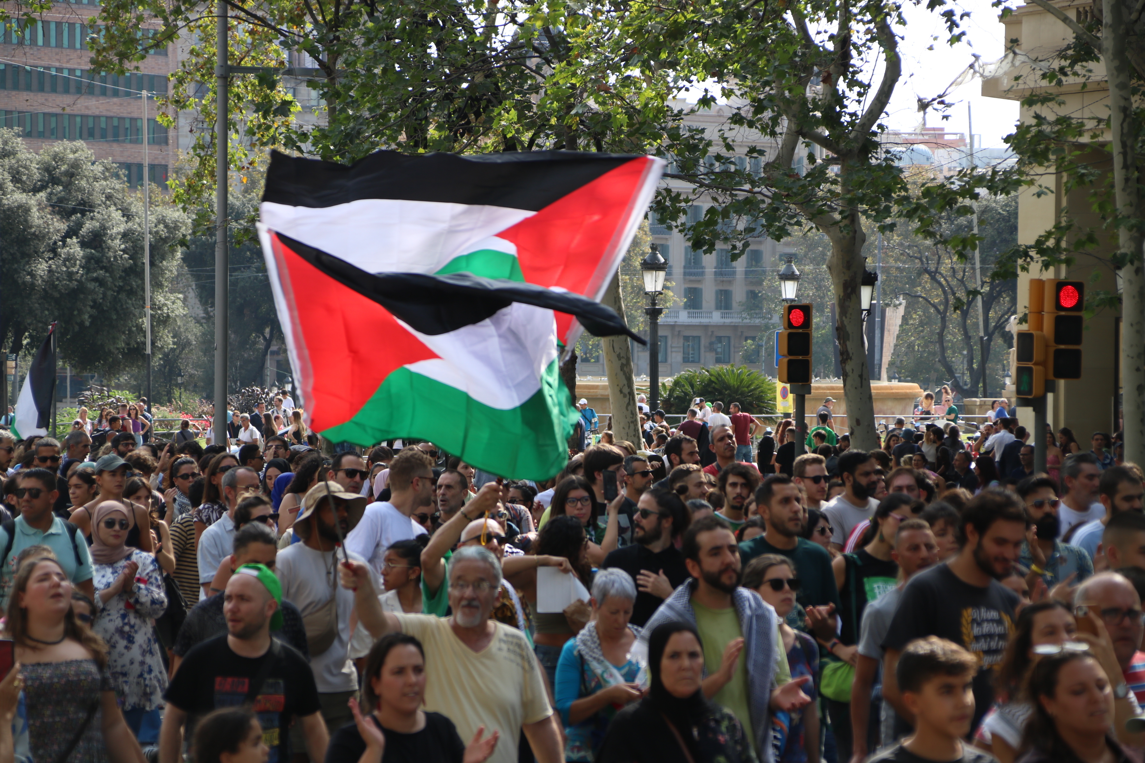 Hundreds of people in a pro-Palestine rally in Barcelona on October 14, 2023
