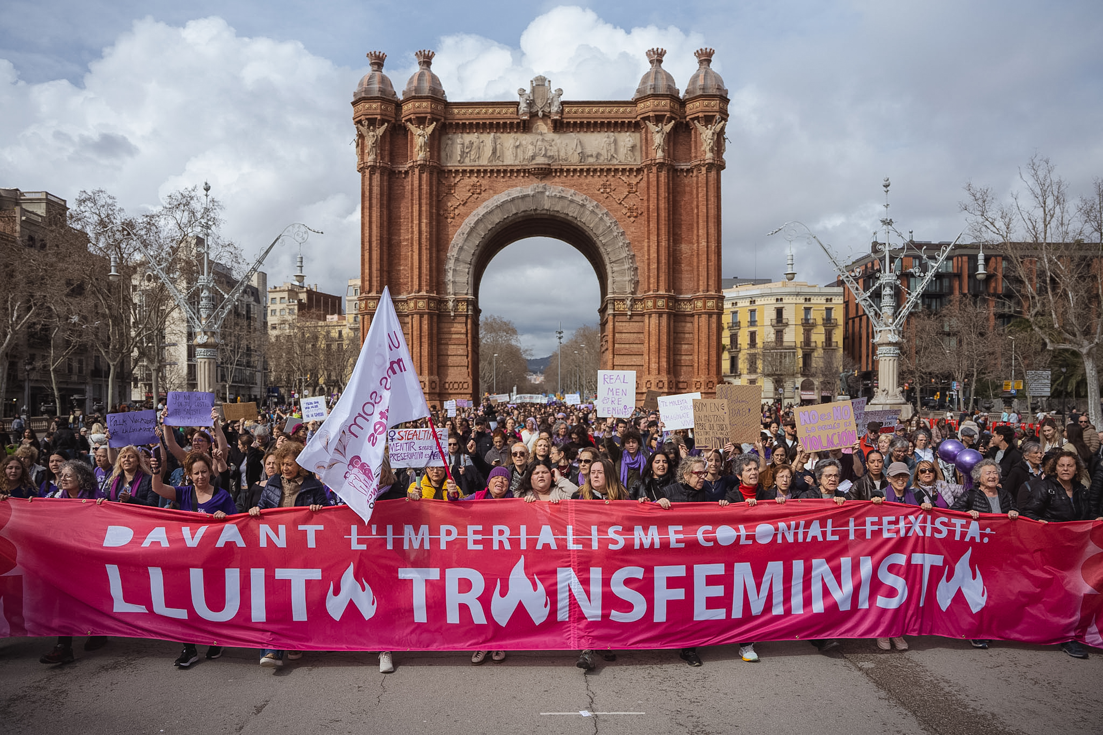 The International Women's Day march in Barcelona organized by Assemblea 8-M arrives at Arc de triomf