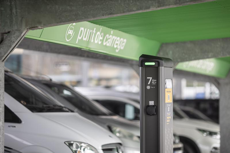 El 40% dels conductors de l’AMB no pot instal·lar un punt de recàrrega al seu aparcament habitual