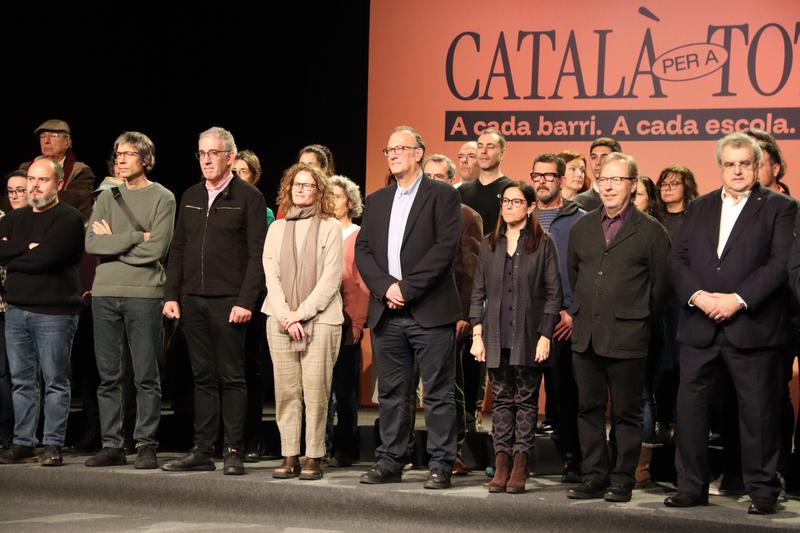 Representatives of the groups promoting the 'Català per a tothom' (Catalan for Everyone) campaign 