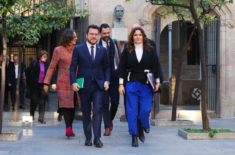 Catalan president Pere Aragonès walks with newly named vice president Laura Vilagrà in the government headquarters building
