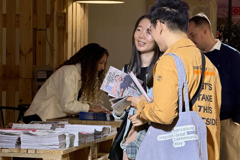 A couple of visitors at the Barcelona International Community Day on October 25, 2025