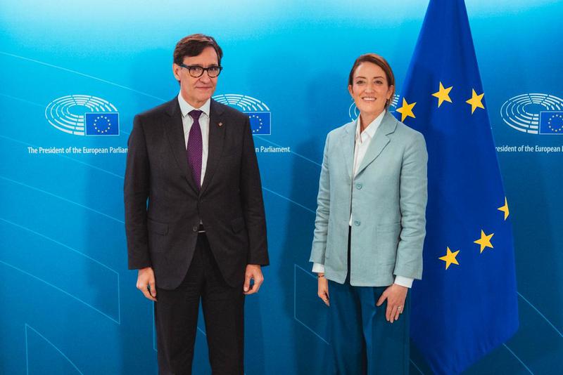 Catalan president, Salvador Illa, and the president of the European Parliament, Roberta Metsola, in Brussels