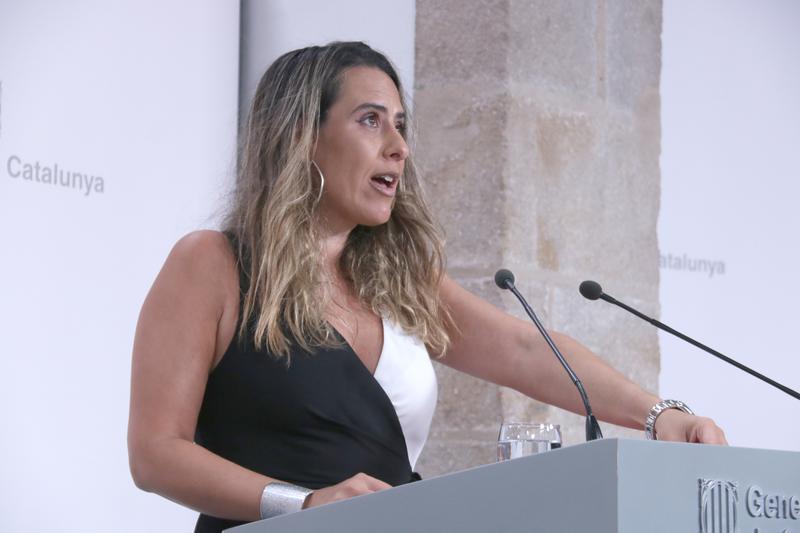 Government spokesperson Patrícia Plaja at a press conference