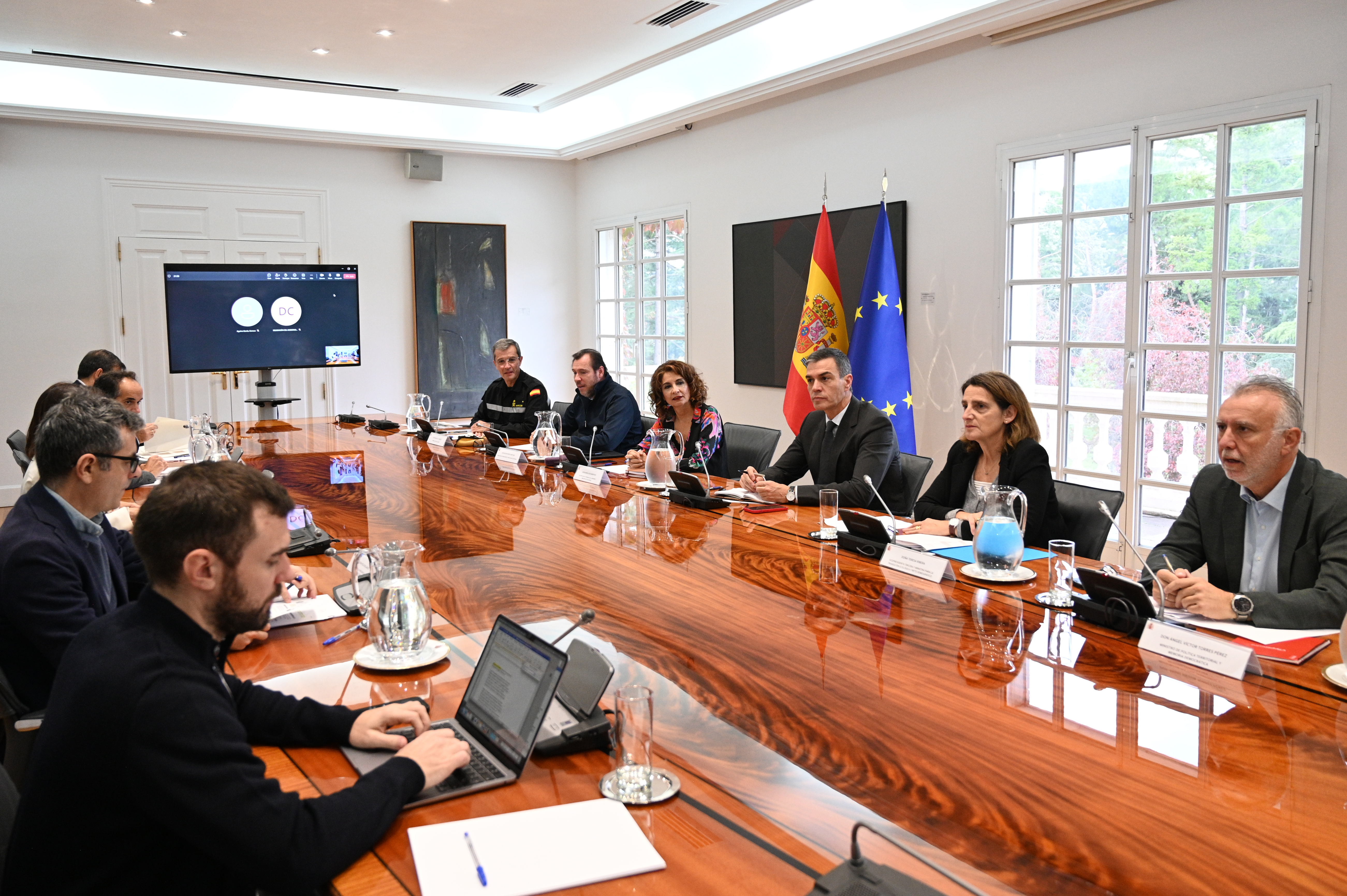 Spanish government officials have a meeting over the flood disaster response