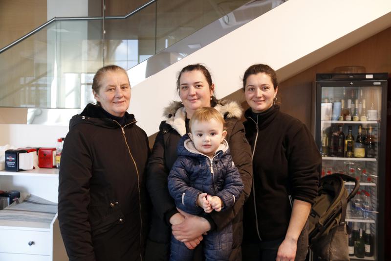 Myroslava Didyk (in the middle, with her child) has been in Guissona for 13 years and is now hosting her mum and sister