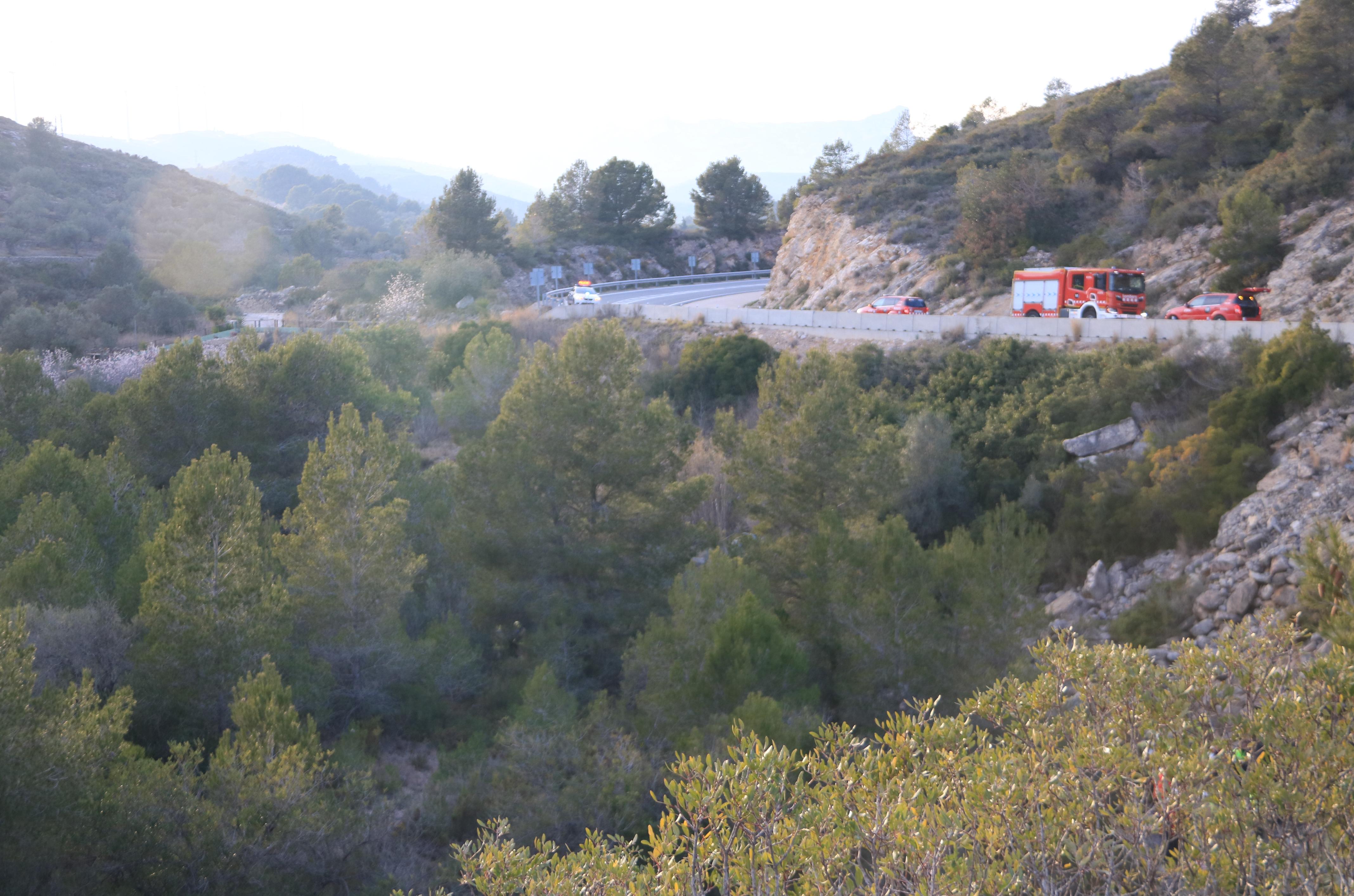 Cliff on TV-3022 road at El Perelló where a car crashed, resulting in three people dead, on March 5, 2023