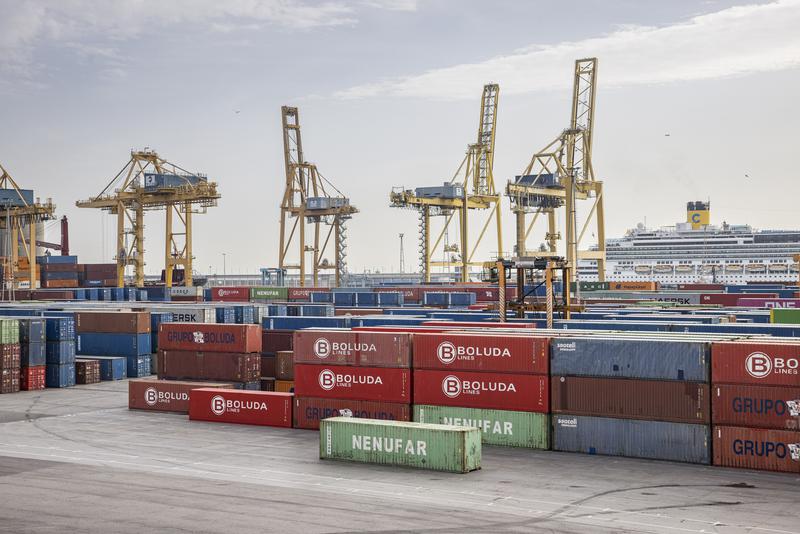 Cranes and shipping containers at the Port de Barcelona
