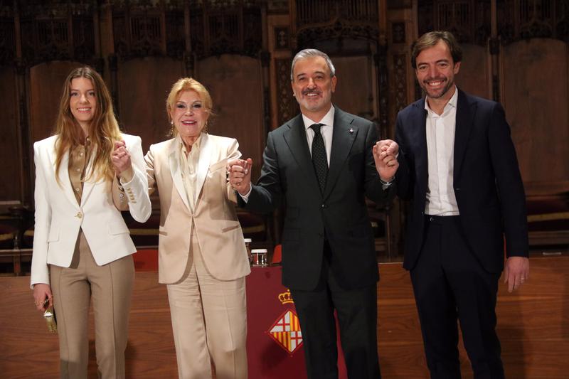 Baroness Thyssen-Bornemisza, her daughter, the mayor of Barcelona, Jaume Collboni, and the CEO of Stoneweg, Jaume Sabater, at the press conference announcing the creation of the museum