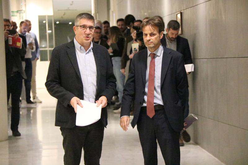 Socialist spokesperson in Congress, Patxi López, with Unidas Podemos' parliamentary president, Jaume Asens, before registering the reform of the criminal code in the chamber on November 11, 2022
