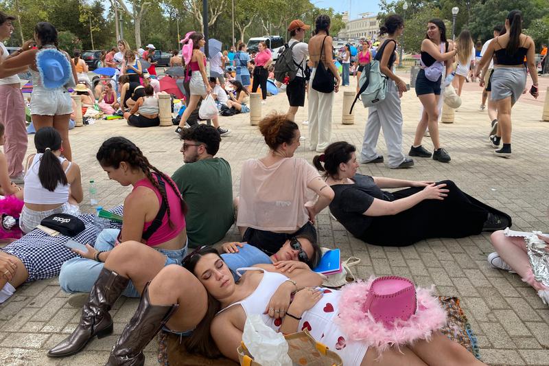 Many Harry Style fans sleeping before the concert while queueing on July 12, 2023