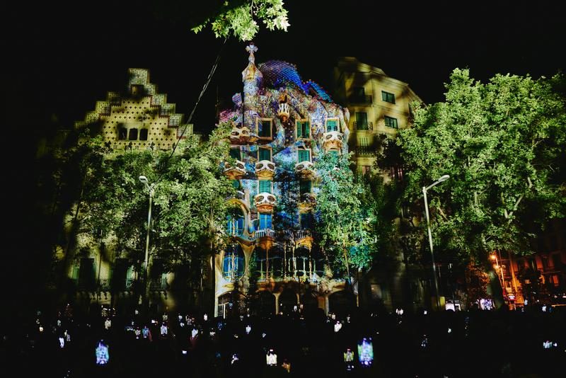 Casa Batlló with a mapping by digital artist Refik Anadol