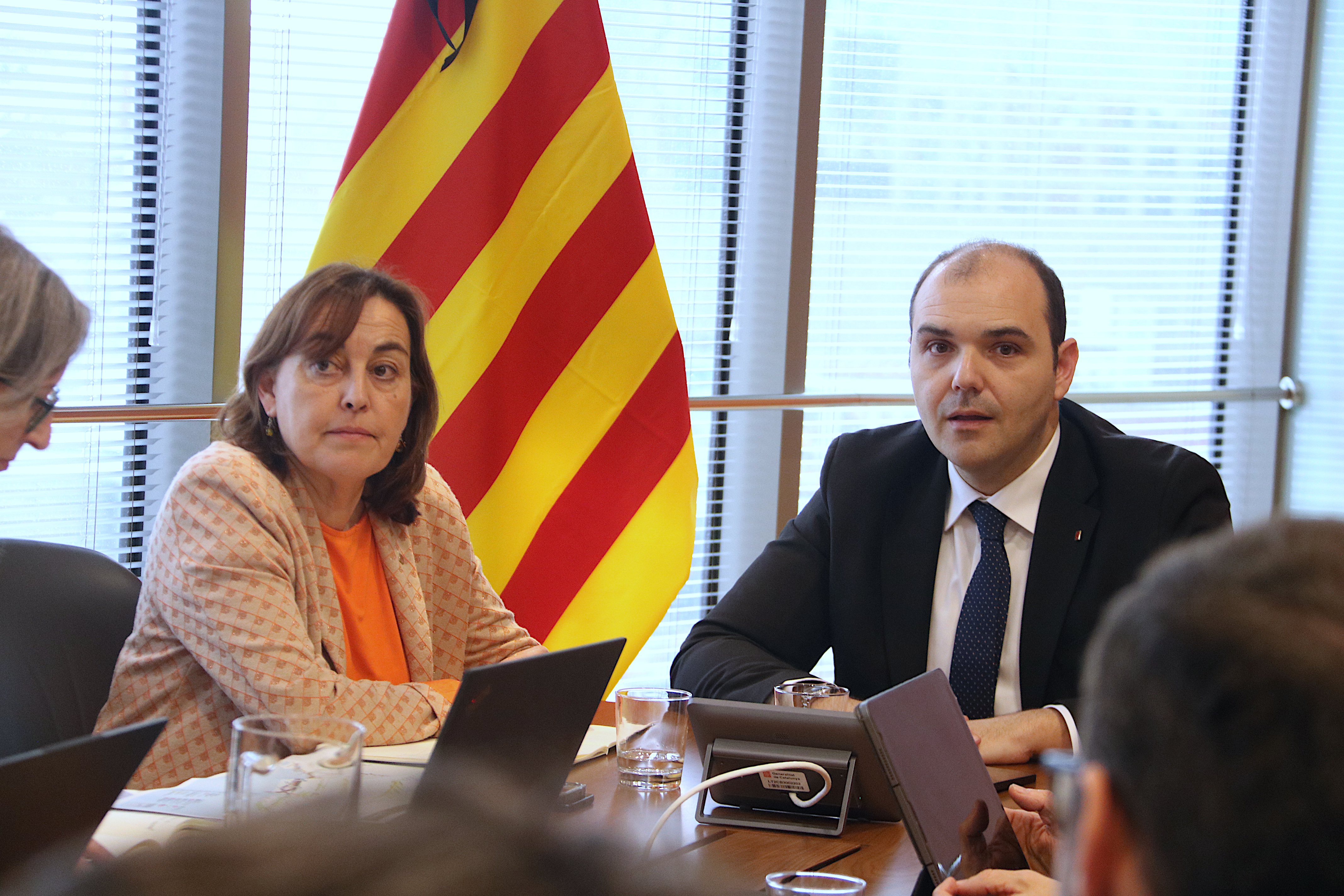 La consellera de Territori, Sílvia Paneque, i el conseller de Presidència, Albert Dalmau, durant la reunió.