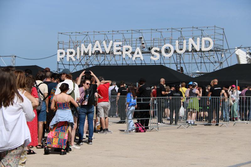 Fans queue up to enter Primavera Sound 2022