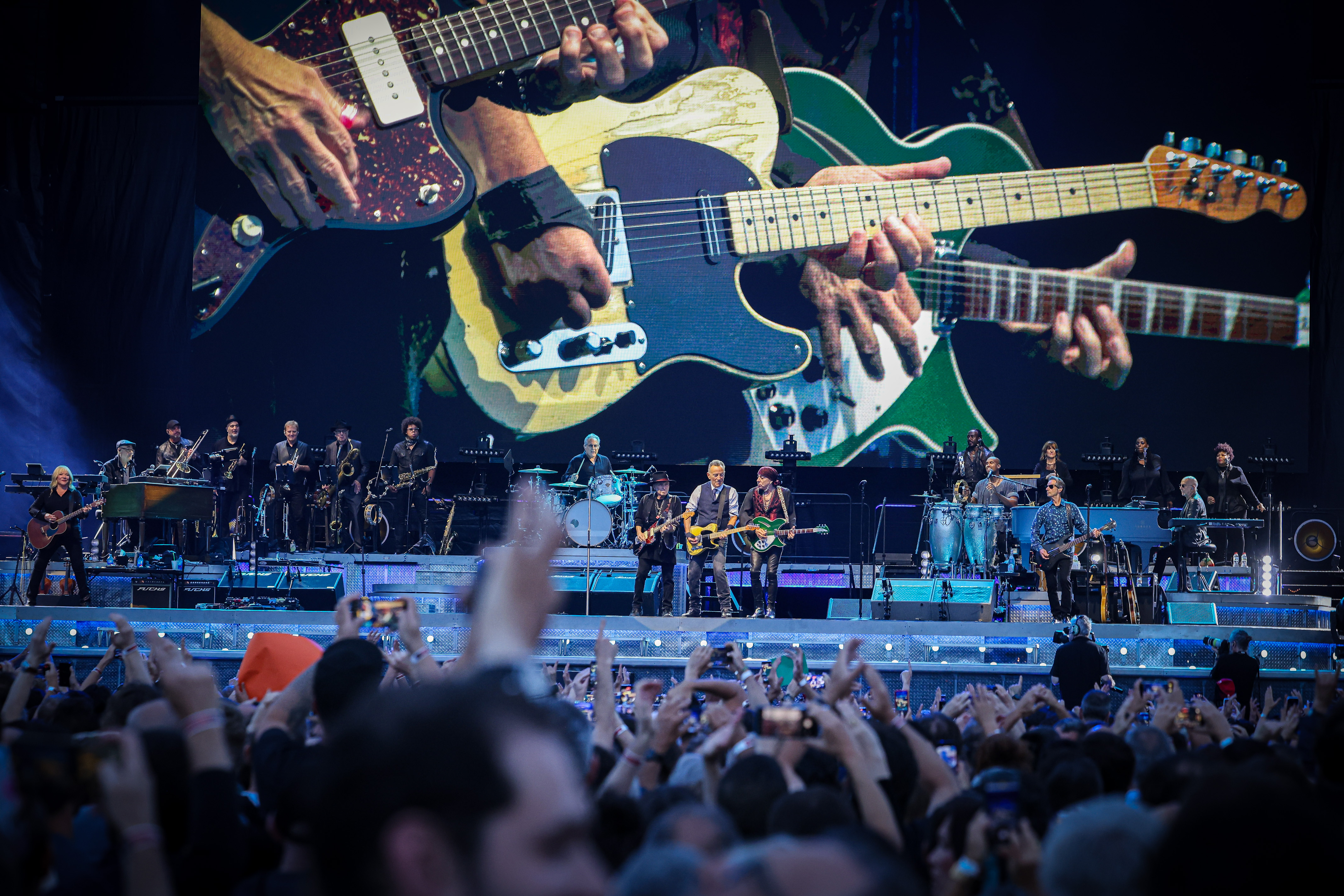 Bruce Springsteen durant el concert a l'Estadi Olímpic Lluís Companys de Barcelona