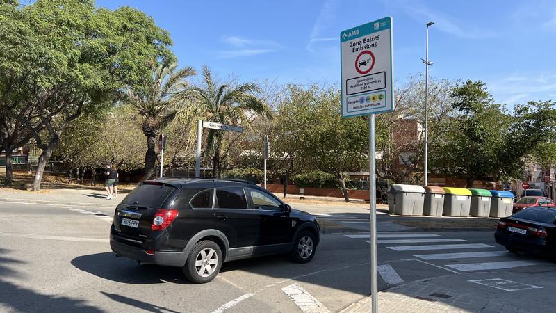 Informative Low Emission Zone panel in Gavà