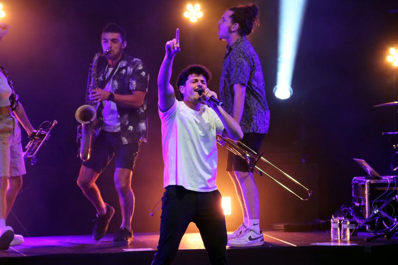 Miki Núñez singing during a concert