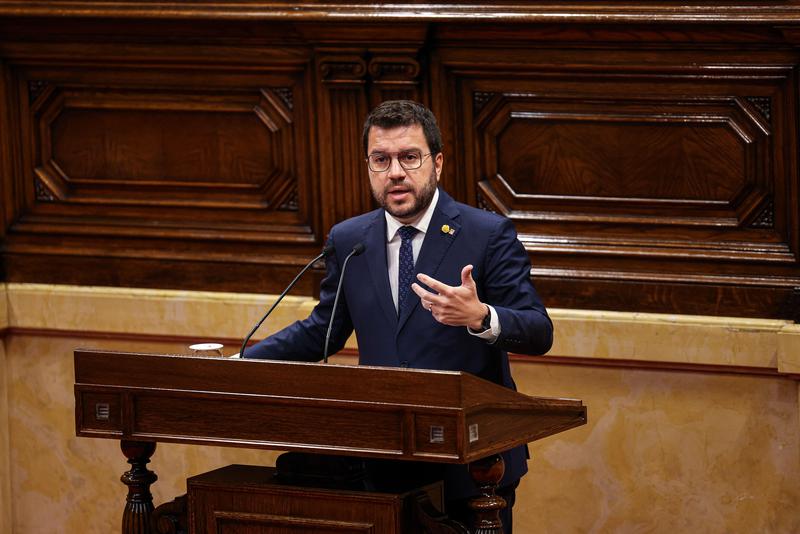 Catalan president Pere Aragonès speaking in the Catalan parliament, September 30, 2022