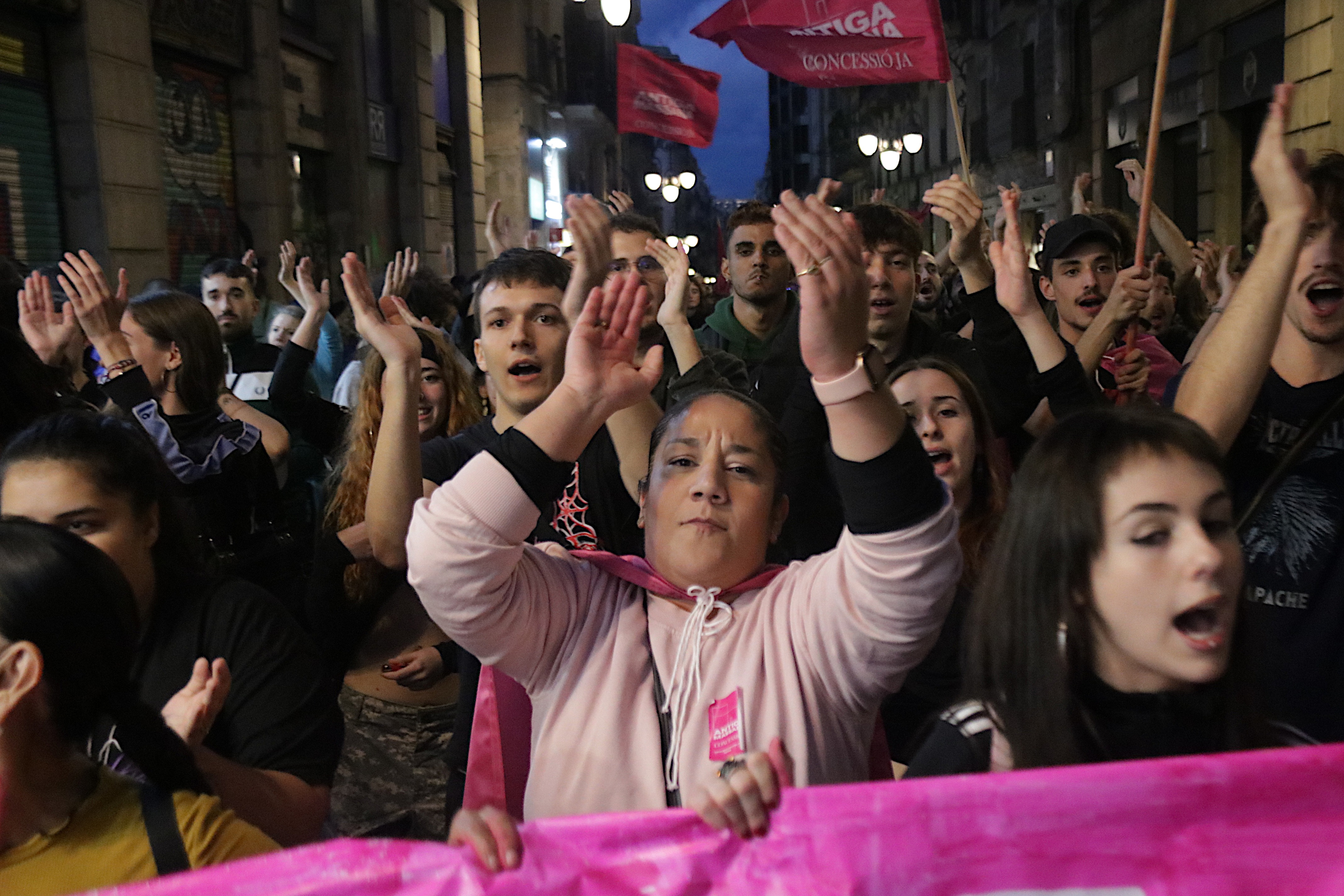 People taking part in the protest in favour of the Antiga Massana project