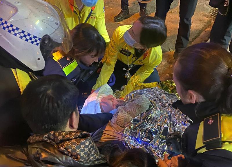 A woman gave birth in Roger de Floor in Barcelona's Eixample neighborhood