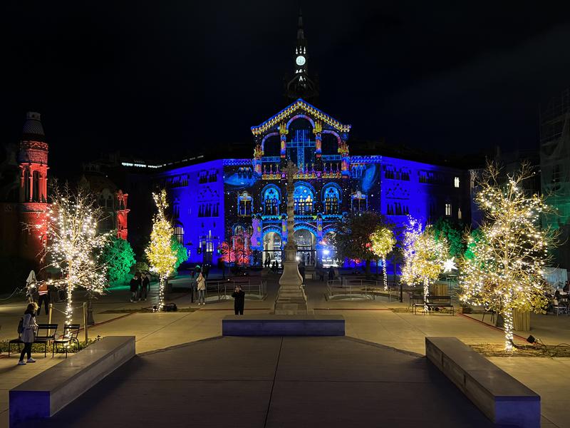 A picture of "Els llums de Sant Pau" in Barcelona's Recinte Modernista from November 2022.