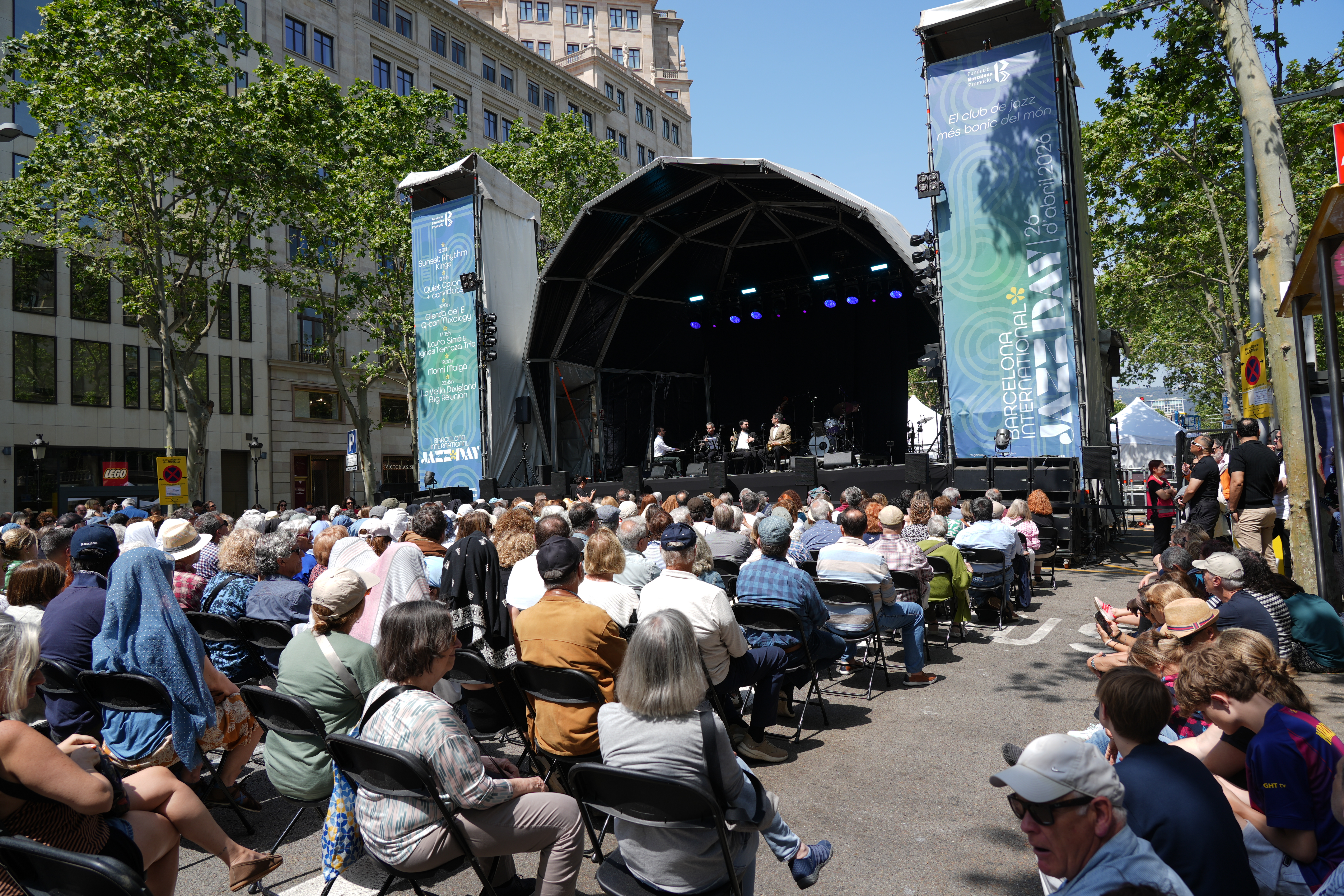 A moment from the Sunset Rhythm Kings performance during International Jazz Day in Barcelona