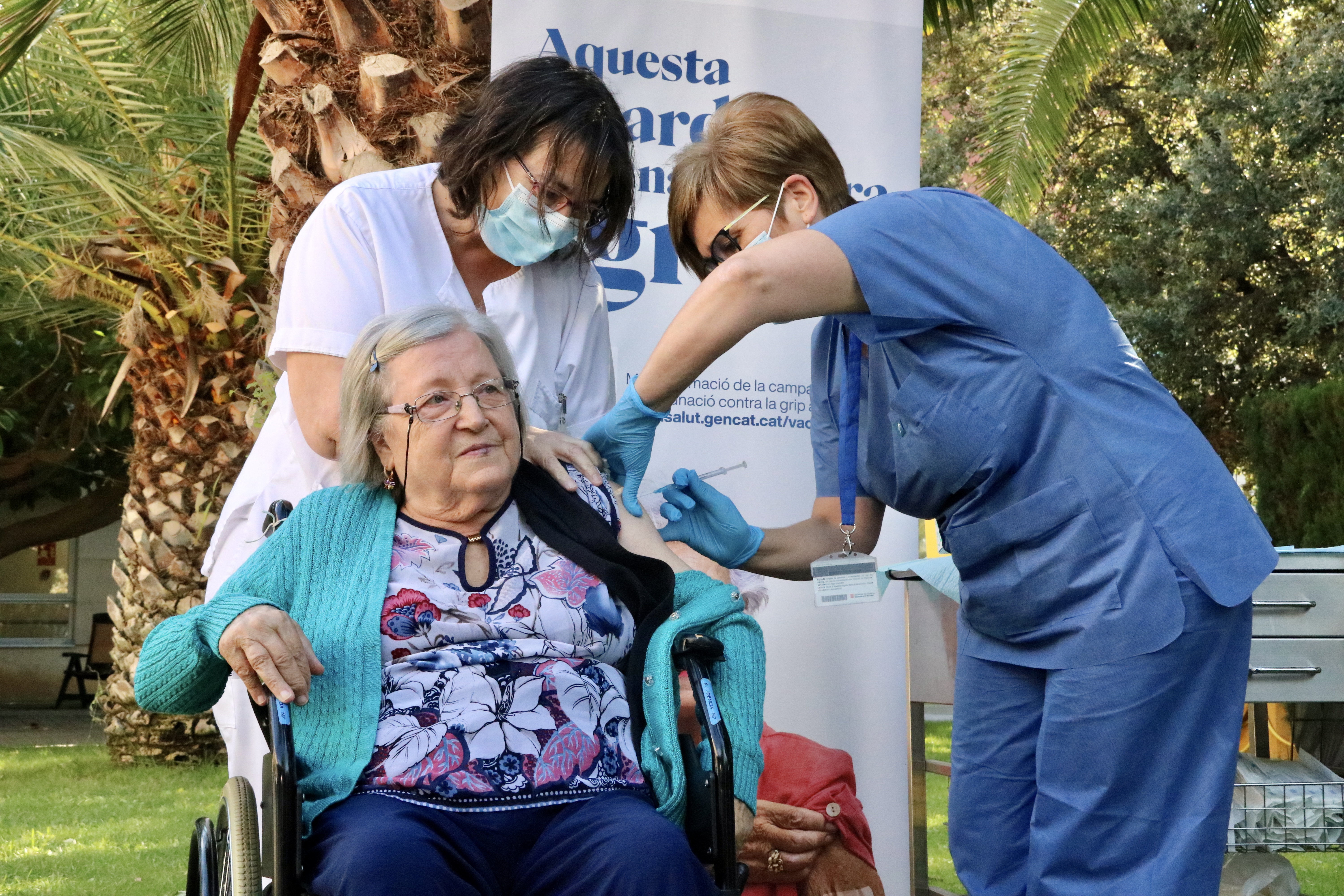 Paquita Bonillo, a care home resident in Hospitalet de Llobregat's Feixa Llarga receives a fourth Covid-19 vaccine on September 26, 2022