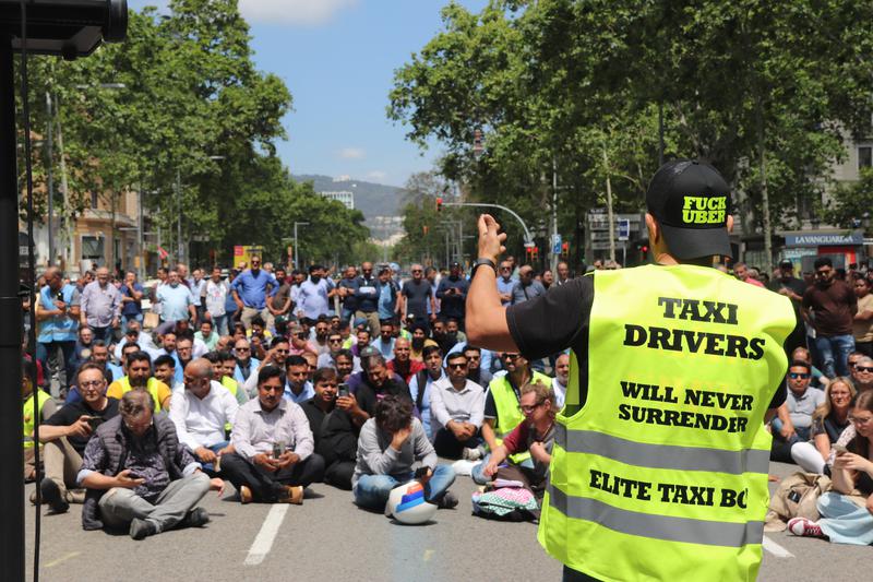 Élite Taxi union announced they will block Barcelona's airport and port if their demands aren't met before September