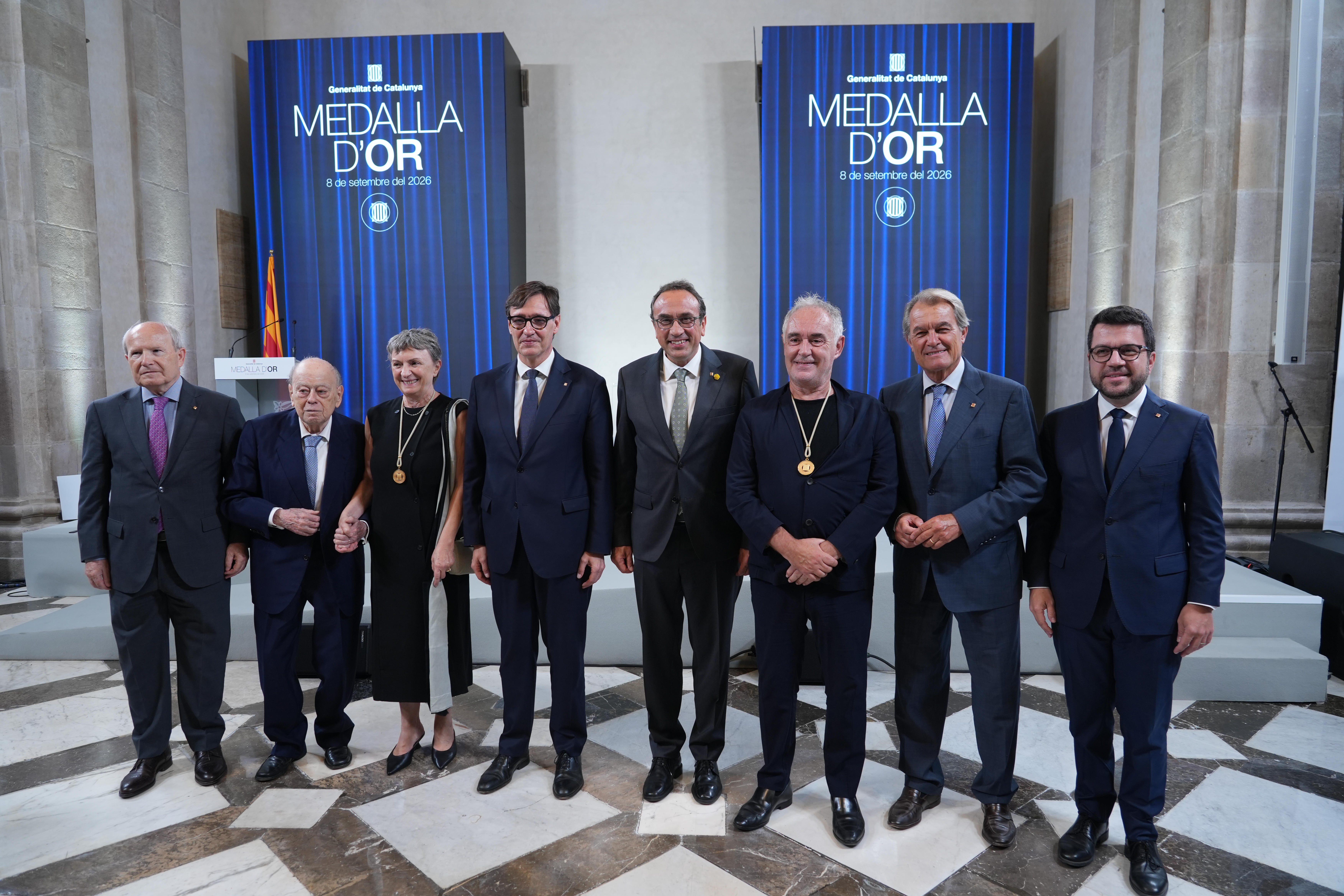 Physicist and director of the ALBA Synchrotron, Caterina Biscari and chef Ferran Adrià accompanied by President Salvador Illa, the President of the Parliament Josep Rull, and former presidents Pere Aragonés, Artur Mas, José Montilla and Jordi Pujol