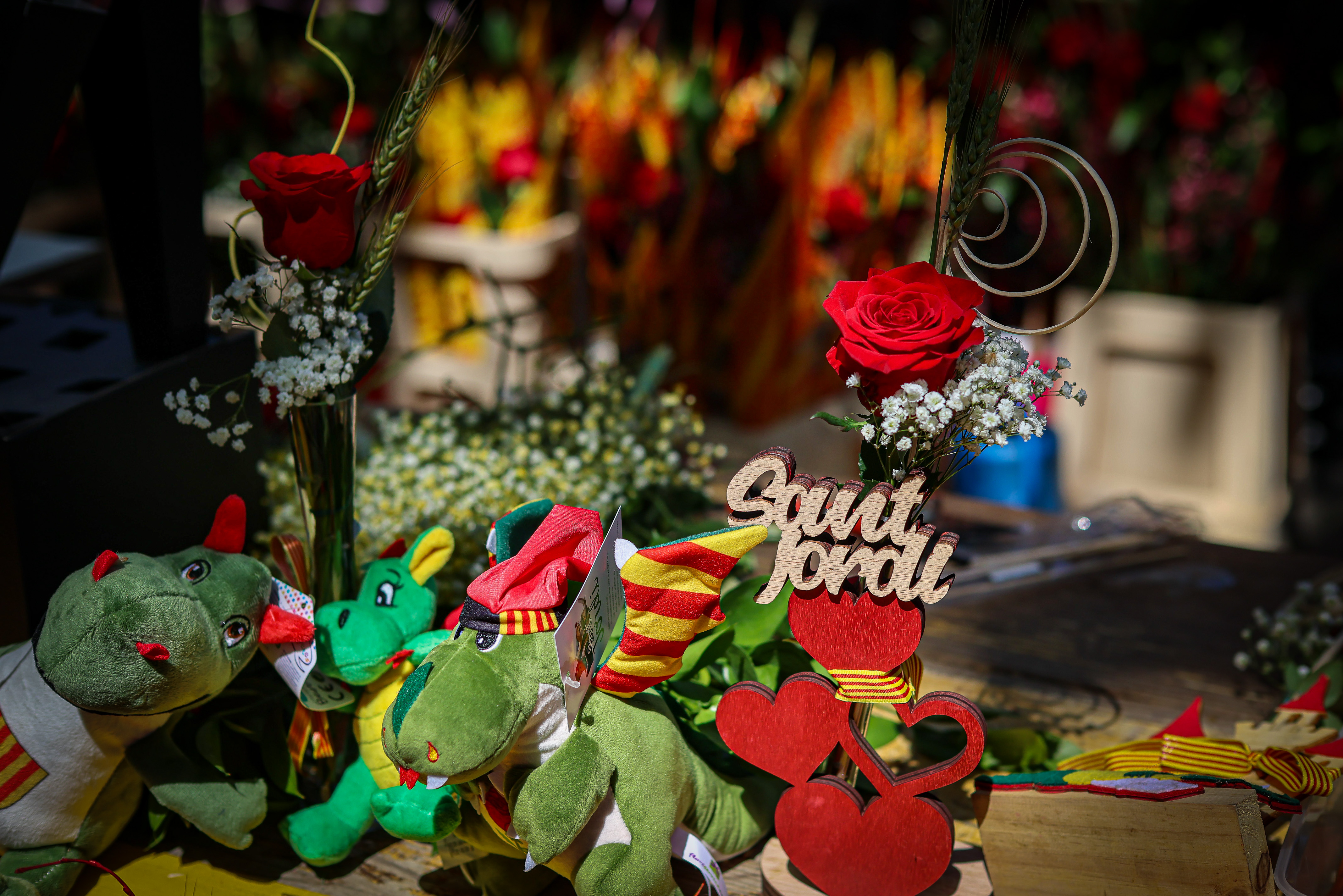 A flower shop in the center of Barcelona for Sant Jordi