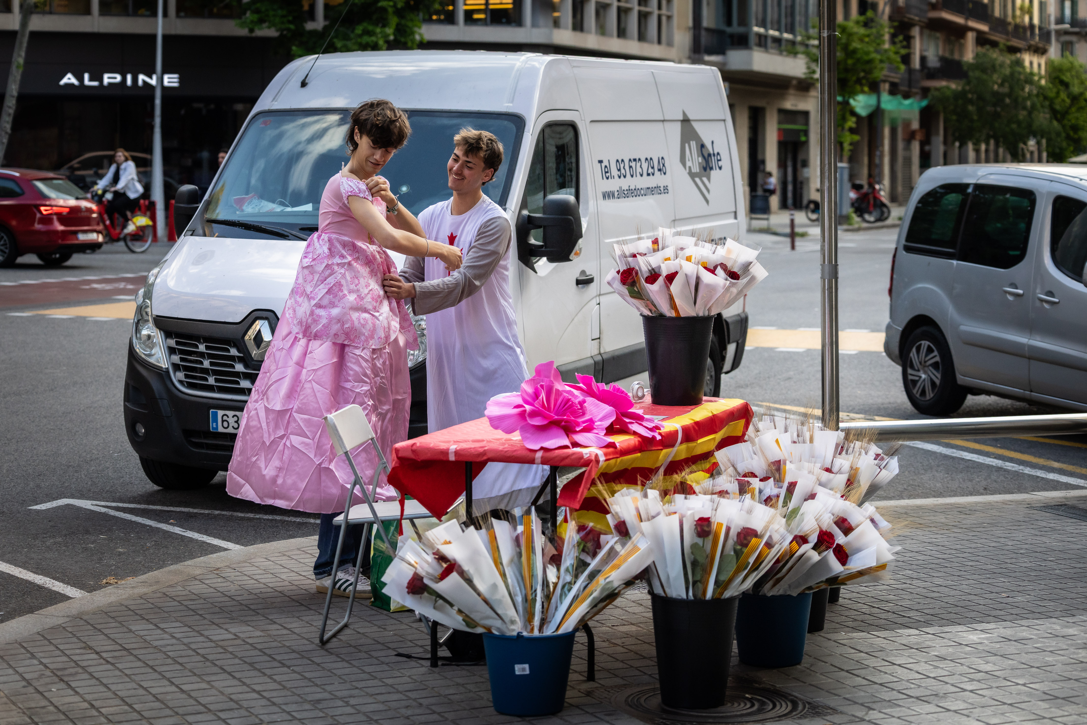 A person getting dressed to spend Sant Jordi's Day in the centre of Barcelona