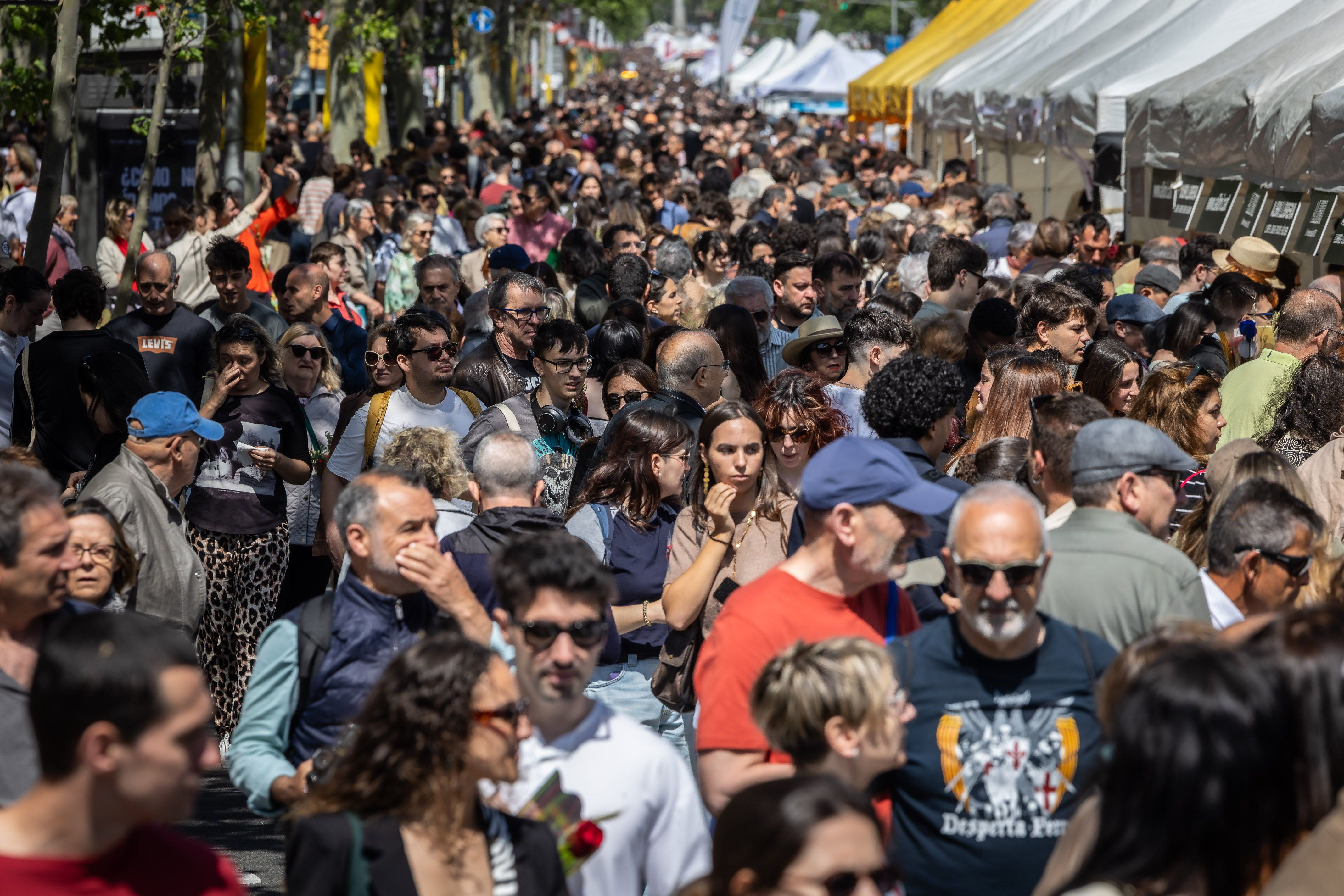 Barcelona city centre packed for Sant Jordi 2026