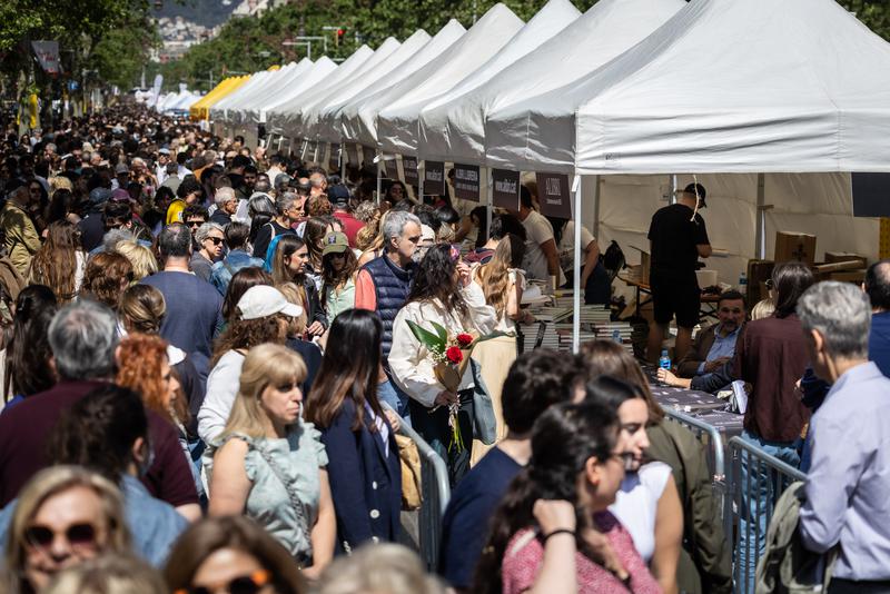 Book stalls in a packed Barcelona during Sant Jordi 2026