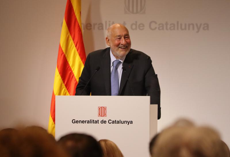 Joseph Stiglitz, winner of the 2023 Catalonia International Prize, photographed during the ceremony lauding him with the honor