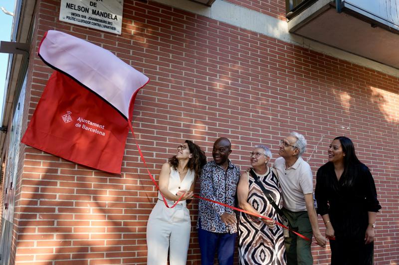 Unveiling of the new Nelson Mandela square sign