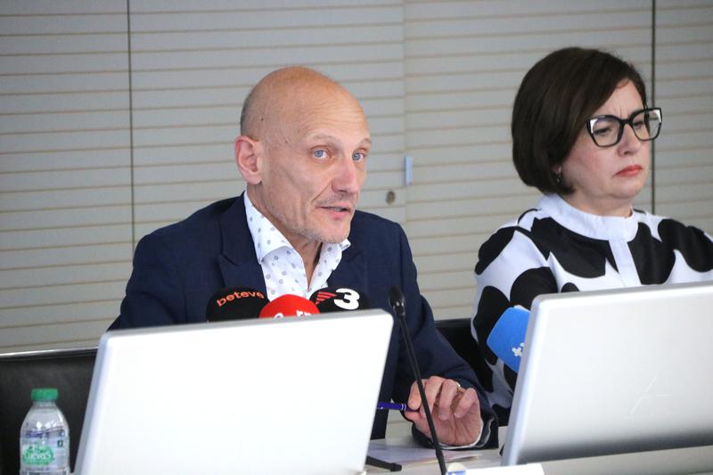 The lead of the study on cruise passengers in Barcelona, Josep Maria Espinet, and the head of Cruises at the Port of Barcelona, Mar Pérez, at the study result presentation. 