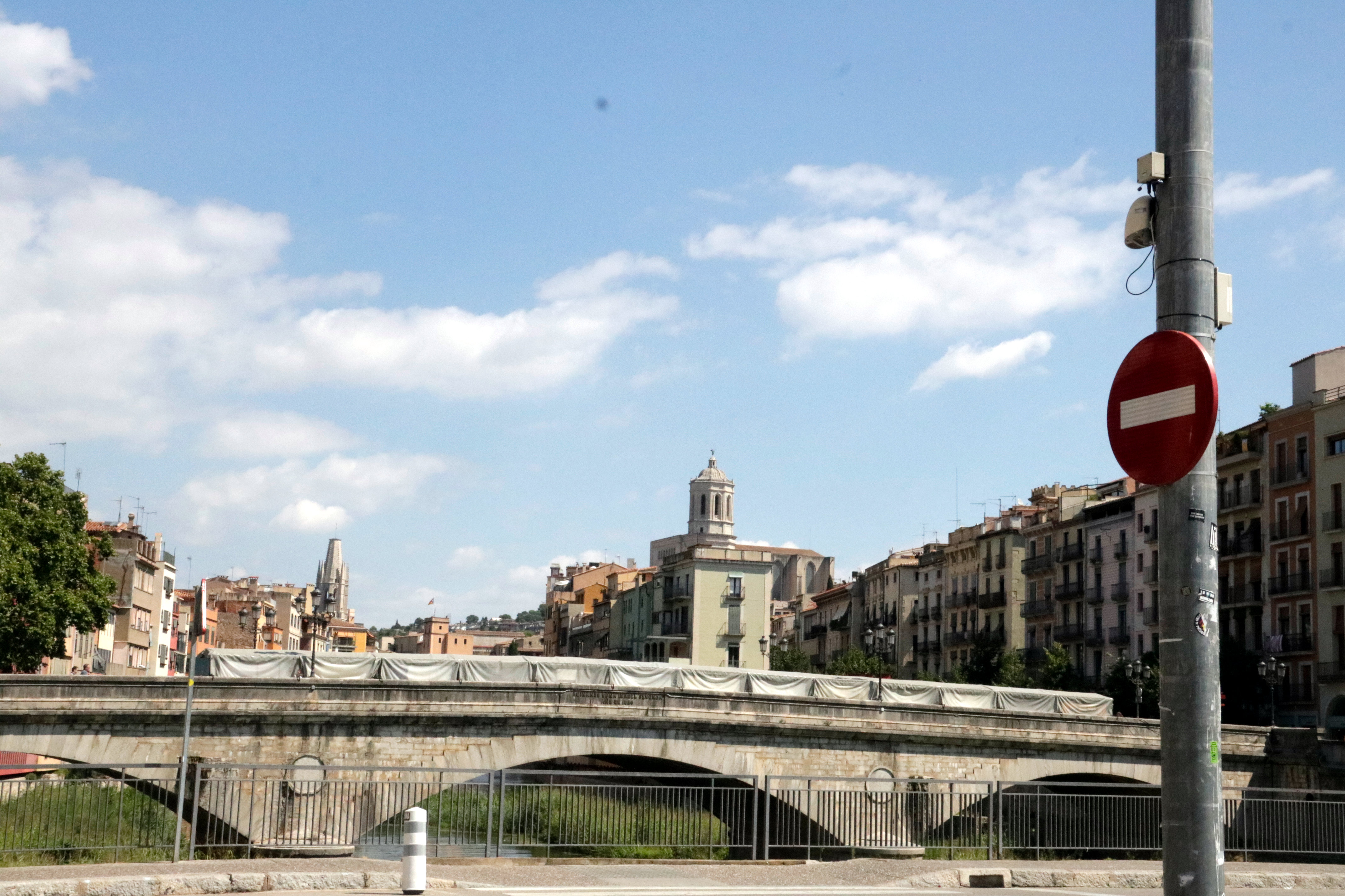 Sensor to count the number of tourists in Girona with the Cathedral of Girona on the background