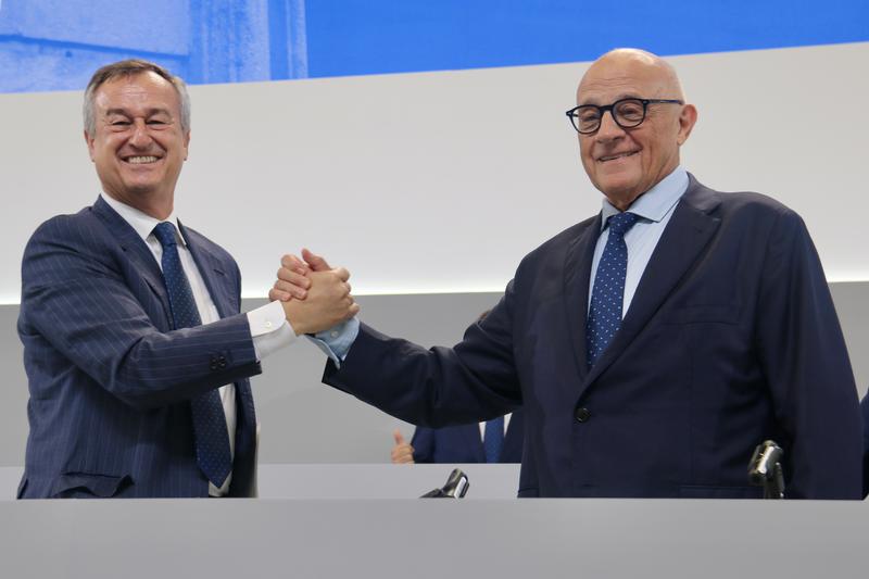 CEO César González-Bueno and Josep Oliu at the end of the shareholder EGM