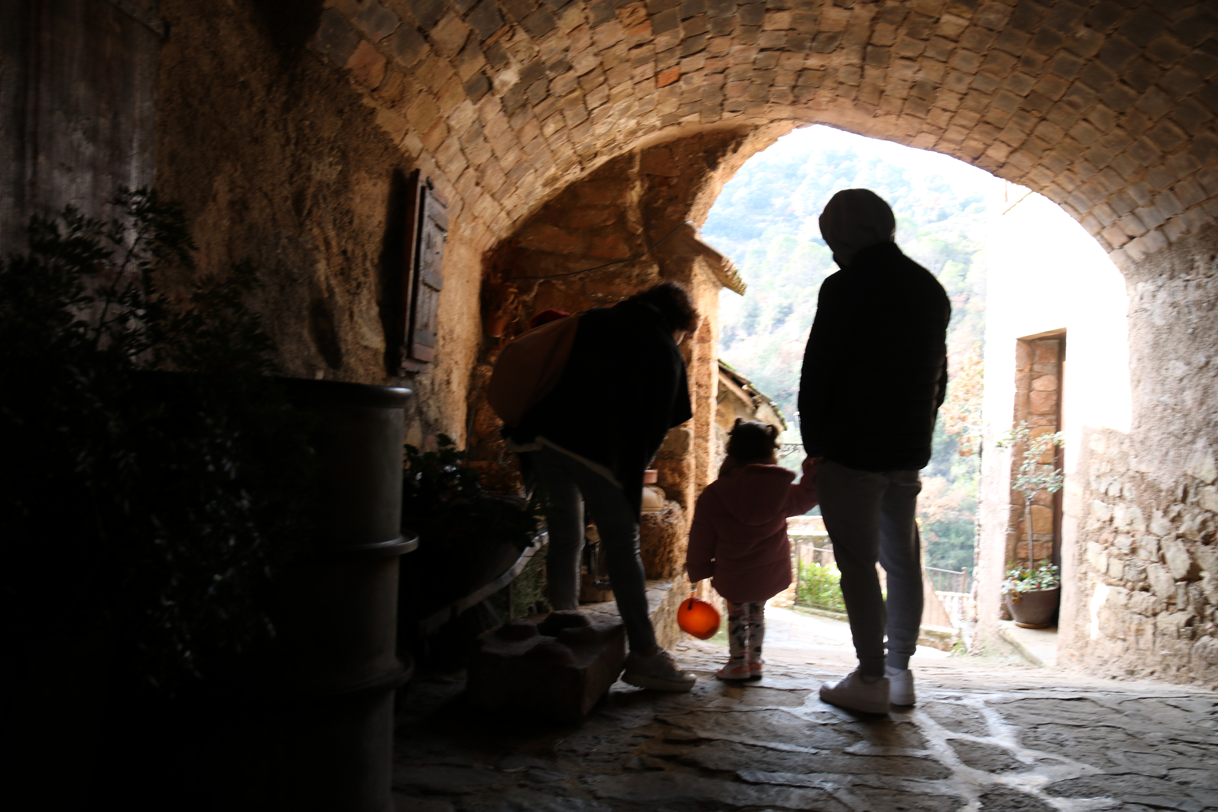 A family visits the Mura 'Tions' fair