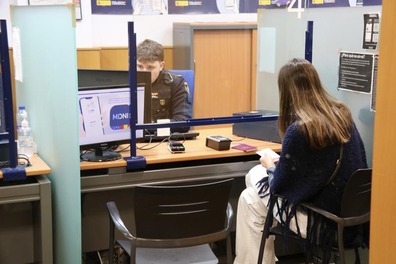 Woman submits paperwork at L’Hospitalet de Llobregat police station