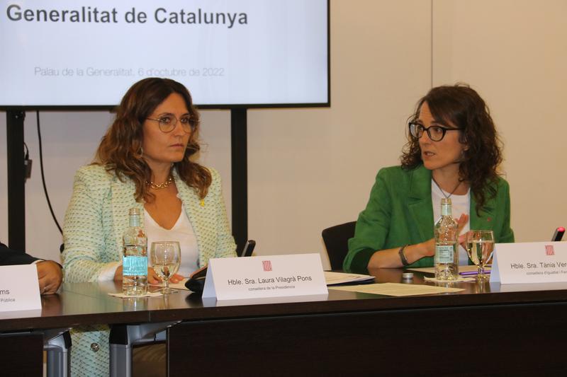 Presidency minister Laura Vilagrà, left, and equality minister Tània Verge announcing the new paid miscarriage leave